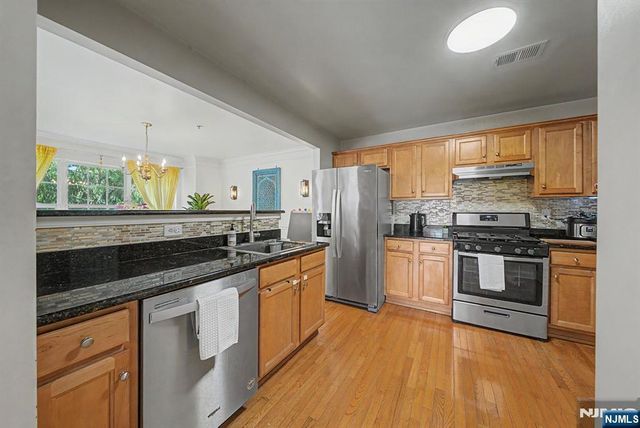 180 Blue Heron 180, Secaucus, NJ 07094