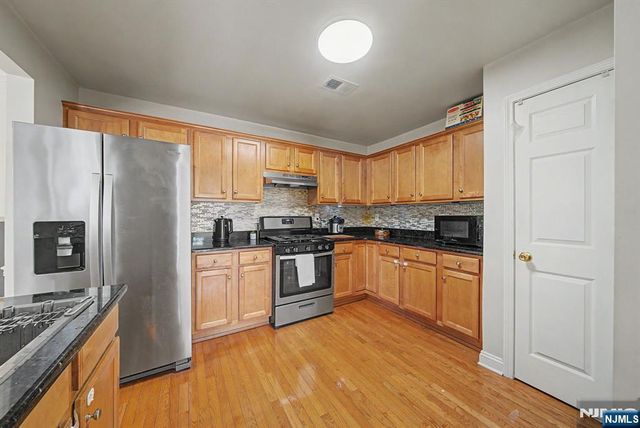 180 Blue Heron 180, Secaucus, NJ 07094