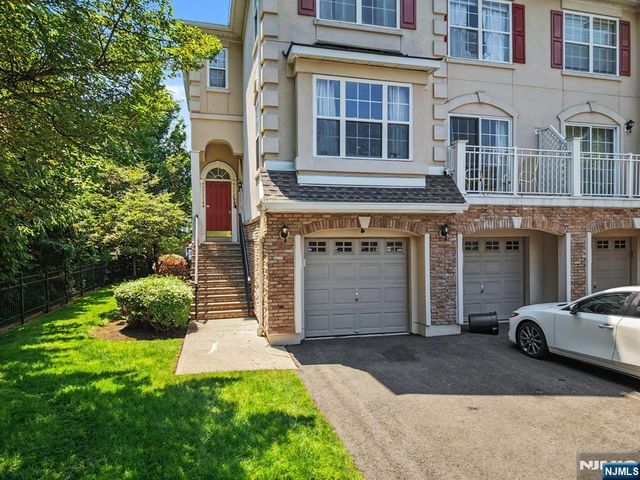 180 Blue Heron 180, Secaucus, NJ 07094