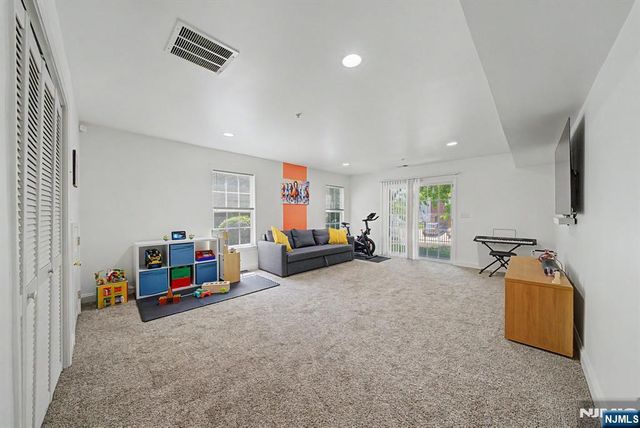 180 Blue Heron 180, Secaucus, NJ 07094