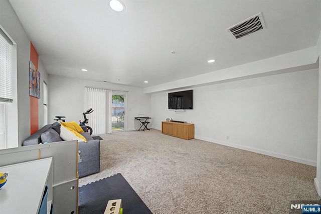 180 Blue Heron 180, Secaucus, NJ 07094