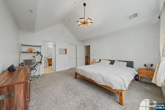 180 Blue Heron 180, Secaucus, NJ 07094
