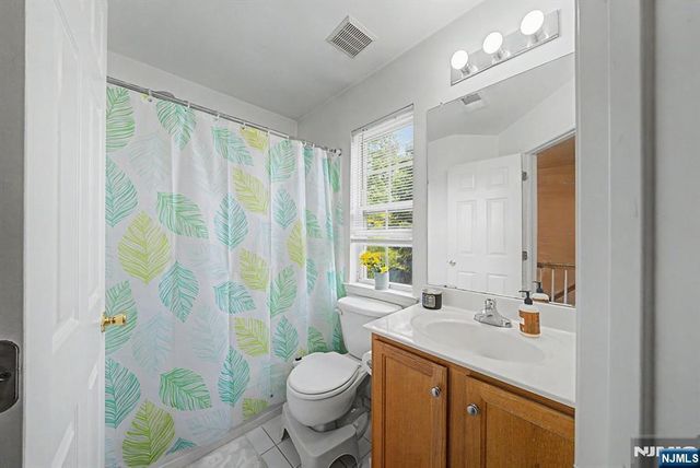 180 Blue Heron 180, Secaucus, NJ 07094