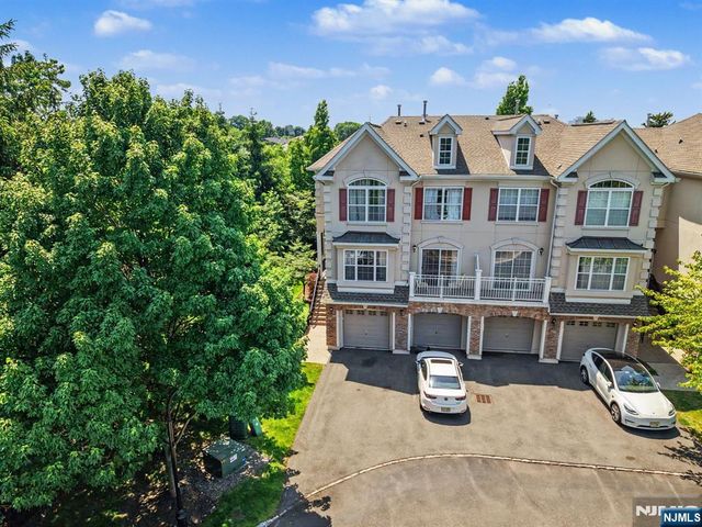 180 Blue Heron 180, Secaucus, NJ 07094