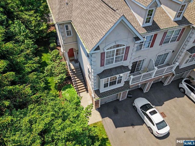 180 Blue Heron 180, Secaucus, NJ 07094