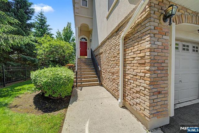 180 Blue Heron 180, Secaucus, NJ 07094