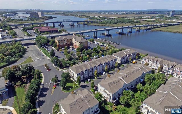 180 Blue Heron 180, Secaucus, NJ 07094