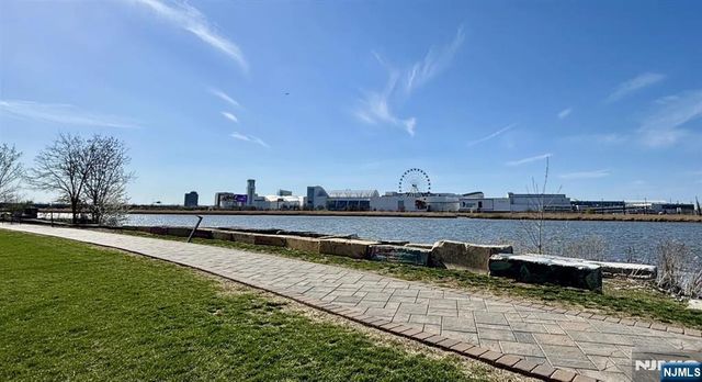 180 Blue Heron 180, Secaucus, NJ 07094