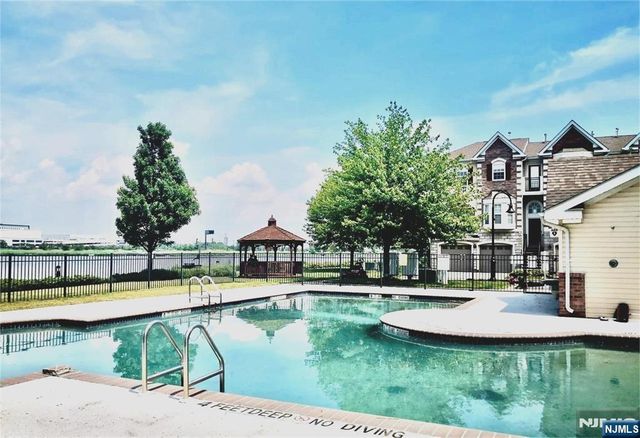 180 Blue Heron 180, Secaucus, NJ 07094