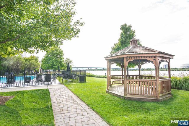 180 Blue Heron 180, Secaucus, NJ 07094