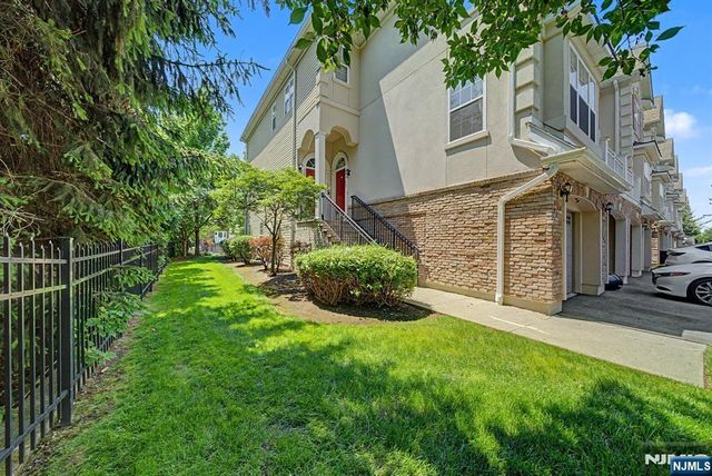 180 Blue Heron 180, Secaucus, NJ 07094