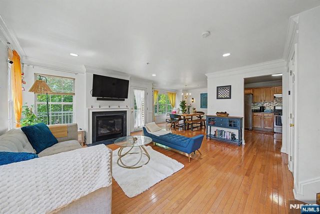 180 Blue Heron 180, Secaucus, NJ 07094