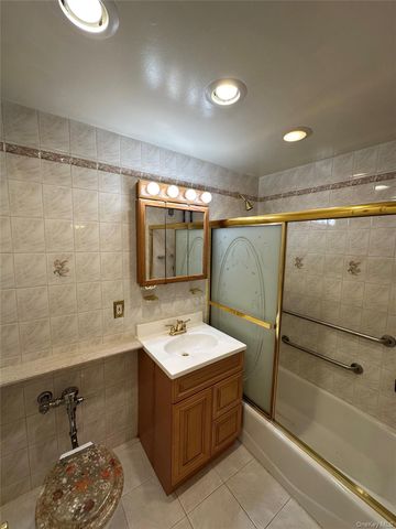 153-25 88th Street 4B, Howard Beach, NY 11414