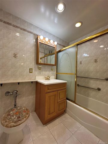 153-25 88th Street 4B, Howard Beach, NY 11414