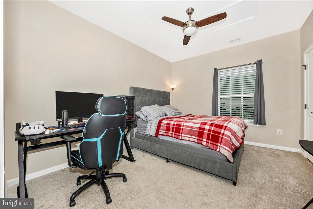 Image 12 of property listing at 4700 PULLER DR, Jefferson, MD 21755