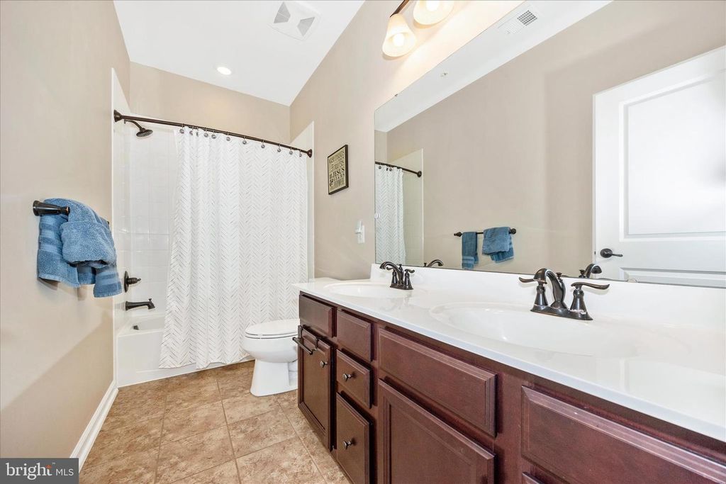 Image 14 of property listing at 4700 PULLER DR, Jefferson, MD 21755