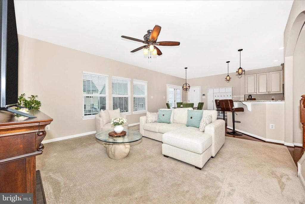 Image 4 of property listing at 4700 PULLER DR, Jefferson, MD 21755