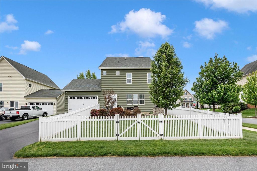 Image 44 of property listing at 4700 PULLER DR, Jefferson, MD 21755