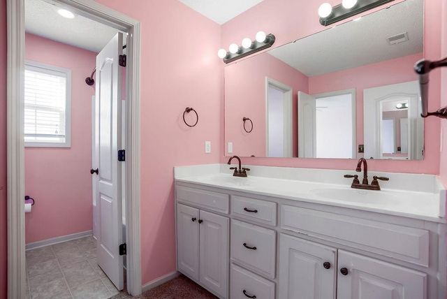 11504 E 207th Circle, Peculiar, MO 64078