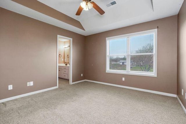 11504 E 207th Circle, Peculiar, MO 64078