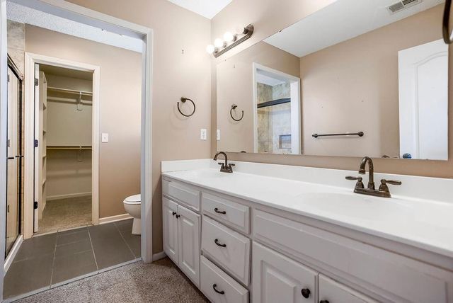 11504 E 207th Circle, Peculiar, MO 64078