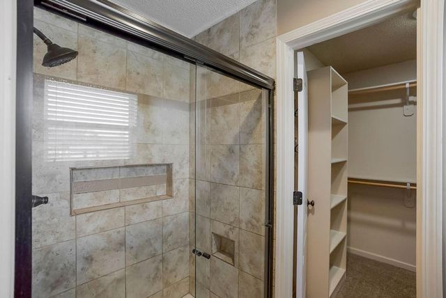 11504 E 207th Circle, Peculiar, MO 64078