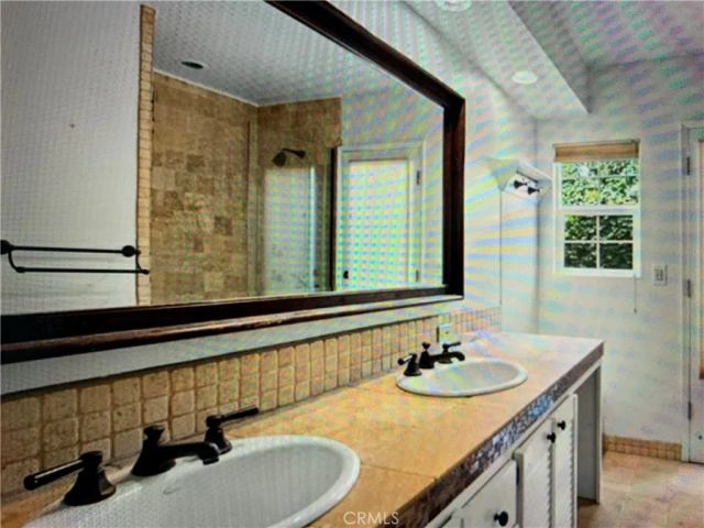 23804 Oxnard, Woodland Hills, CA 91367