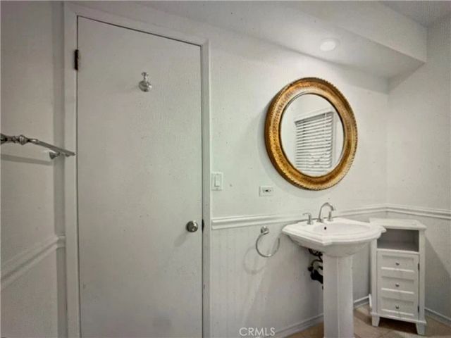 23804 Oxnard, Woodland Hills, CA 91367