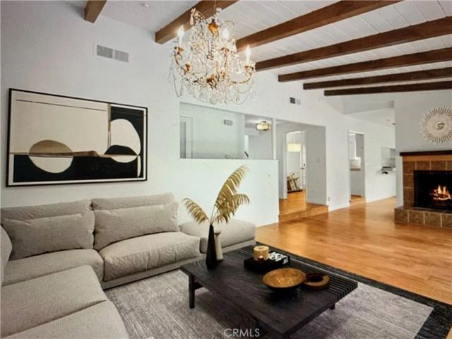 23804 Oxnard, Woodland Hills, CA 91367