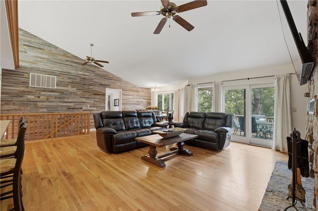 891 Lakeview Drive, Eureka Springs, AR 72631