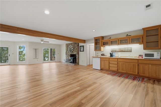 891 Lakeview Drive, Eureka Springs, AR 72631