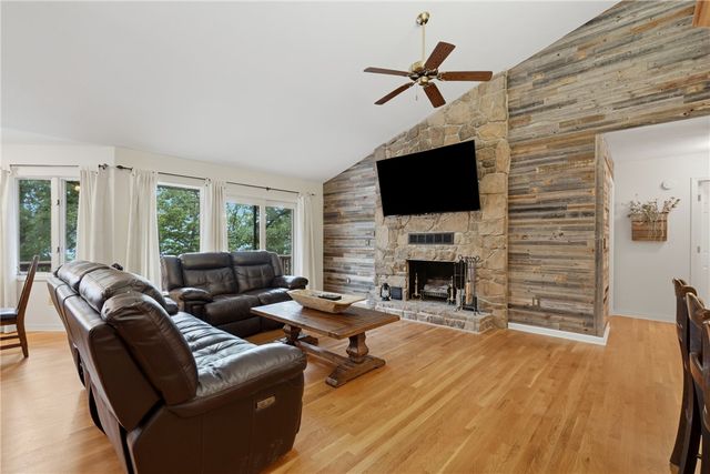 891 Lakeview Drive, Eureka Springs, AR 72631