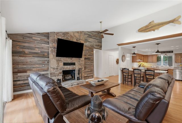 891 Lakeview Drive, Eureka Springs, AR 72631