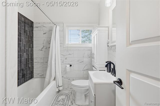 1925 Nakota Road, Royal Oak, MI 48073