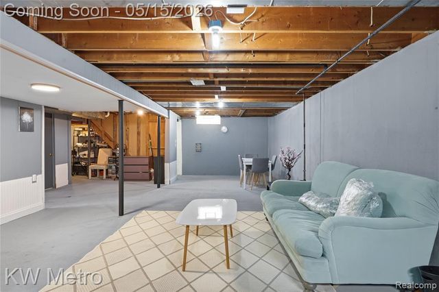 1925 Nakota Road, Royal Oak, MI 48073