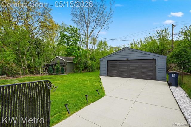 1925 Nakota Road, Royal Oak, MI 48073