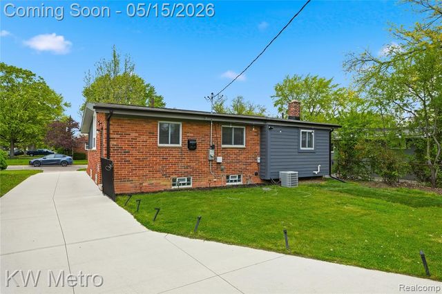 1925 Nakota Road, Royal Oak, MI 48073