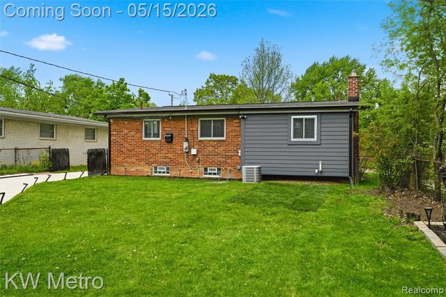 1925 Nakota Road, Royal Oak, MI 48073