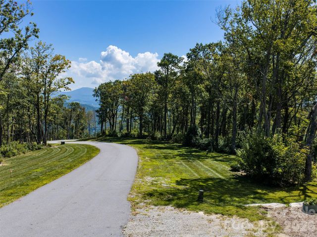 462 E Garden Trail 37, Hendersonville, NC 28792