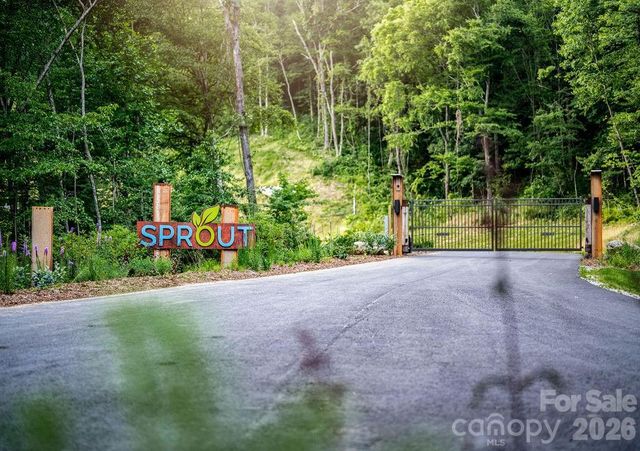 462 E Garden Trail 37, Hendersonville, NC 28792