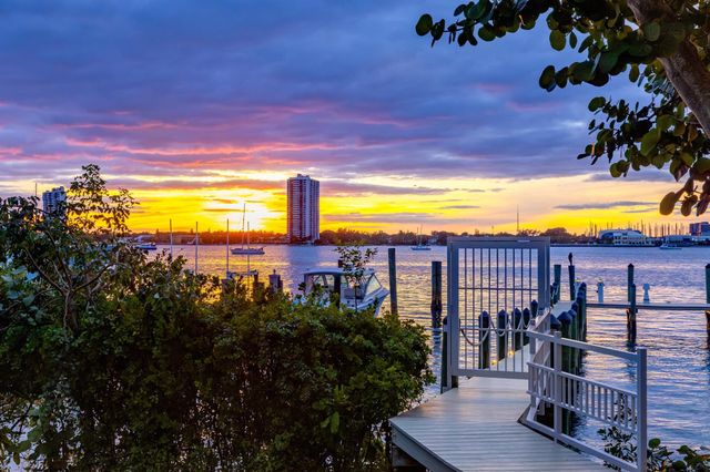 1350 N Lake Way, Palm Beach, FL 33480