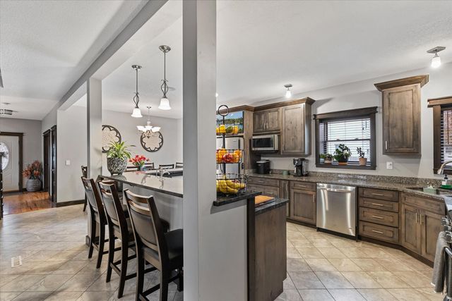 302 9TH Street, Silvis, IL 61282