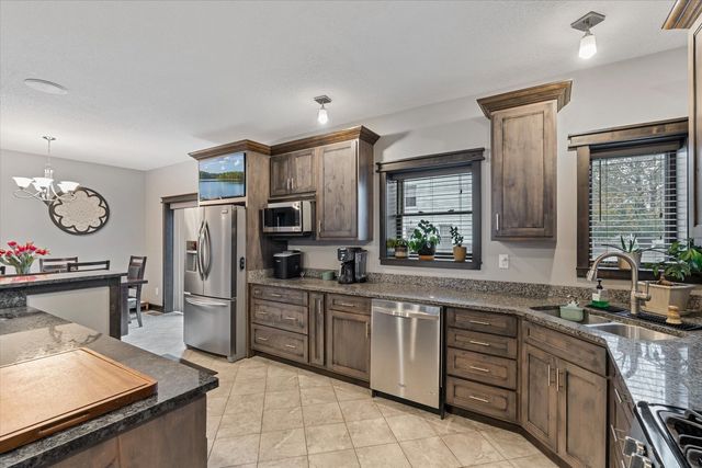 302 9TH Street, Silvis, IL 61282