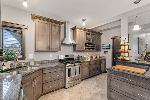 302 9TH Street, Silvis, IL 61282
