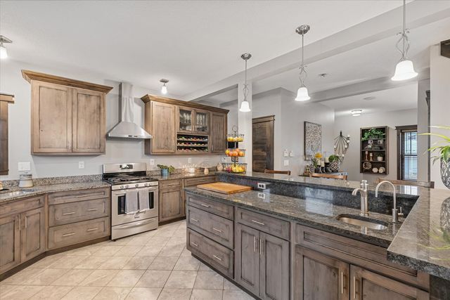 302 9TH Street, Silvis, IL 61282
