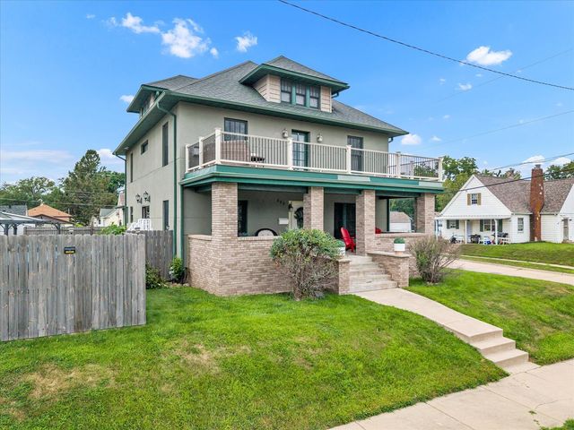 302 9TH Street, Silvis, IL 61282
