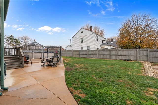 302 9TH Street, Silvis, IL 61282