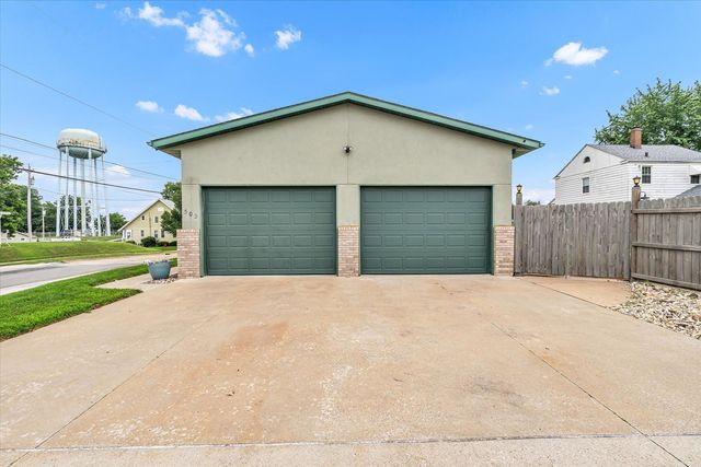 302 9TH Street, Silvis, IL 61282