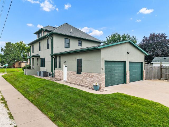 302 9TH Street, Silvis, IL 61282
