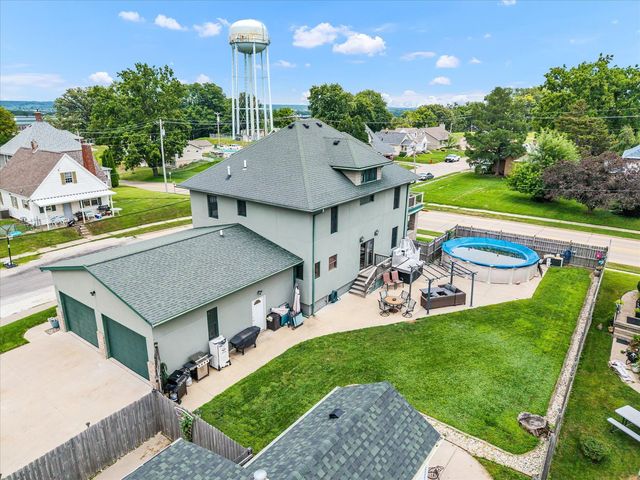 302 9TH Street, Silvis, IL 61282